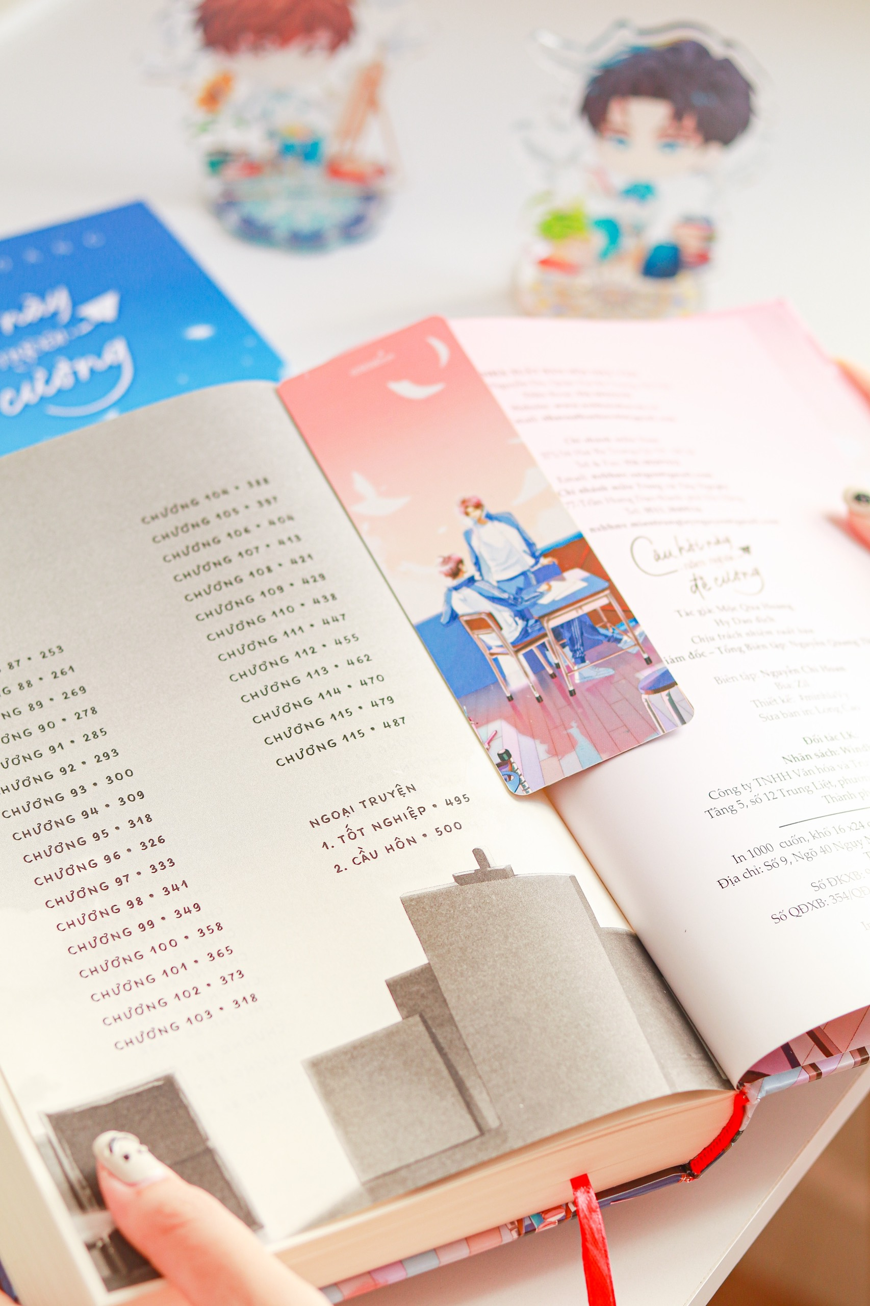 Bộ
						
										
										Câu Hỏi Này Nằm Ngoài Đề Cương - Tập 2 - Bản Đặc Biệt - Bìa Cứng - Tặng Kèm Bookmark Ivory + Postcard 2 Mặt Bồi Cứng + Standee Chibi Acrylic - Ảnh 4