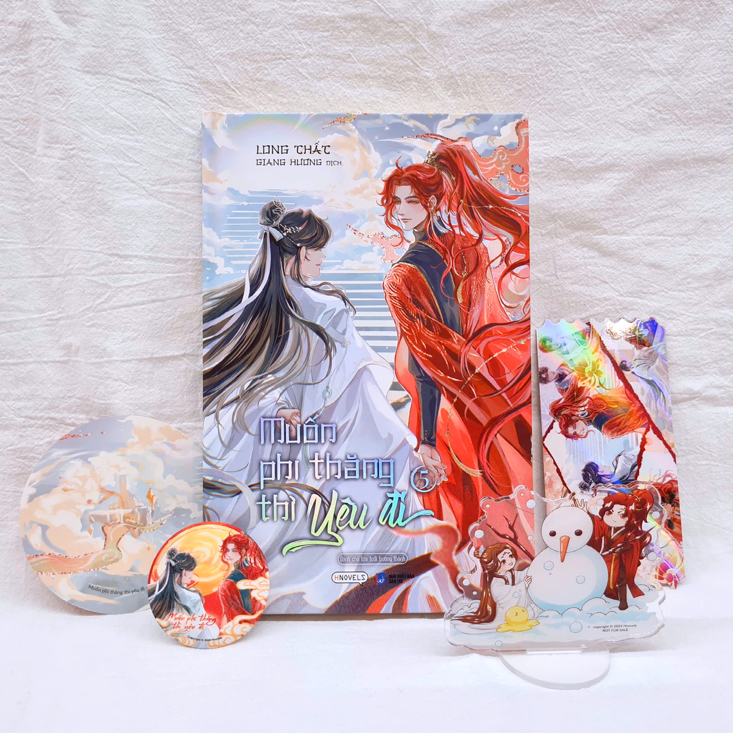 Bộ Muốn Phi Thăng Thì Yêu Đi - Tập 5 - Bản Đặc Biệt - Bìa Cứng - Tặng Kèm Bookmark Tròn Hai Mặt + Ticket Hologram Hai Mặt + Huy Hiệu Phủ Nhũ + Standee Chibi - Ảnh 4