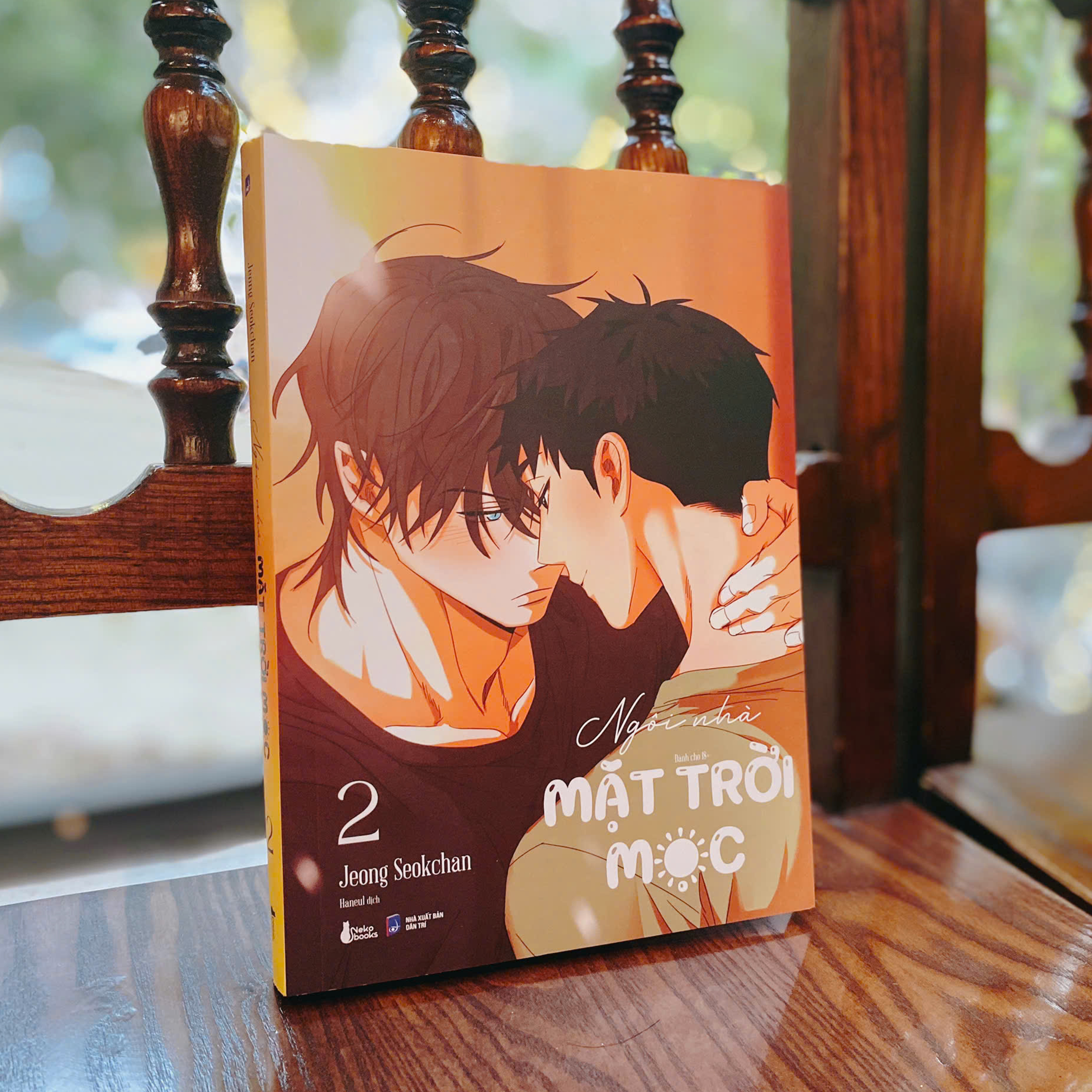Bộ
						
										
										Ngôi Nhà Mặt Trời Mọc - Tập 2 - Bản Đặc Biệt - Tặng Kèm Tấm Sticker “Nhà Chúng Mình” + Standee “Công Chúa Hai Cọng Tóc” + Pop Socket “Công Chúa Hai Cọng Tóc” + Card PVC “Chuyện Đôi Ta” - Ảnh 6