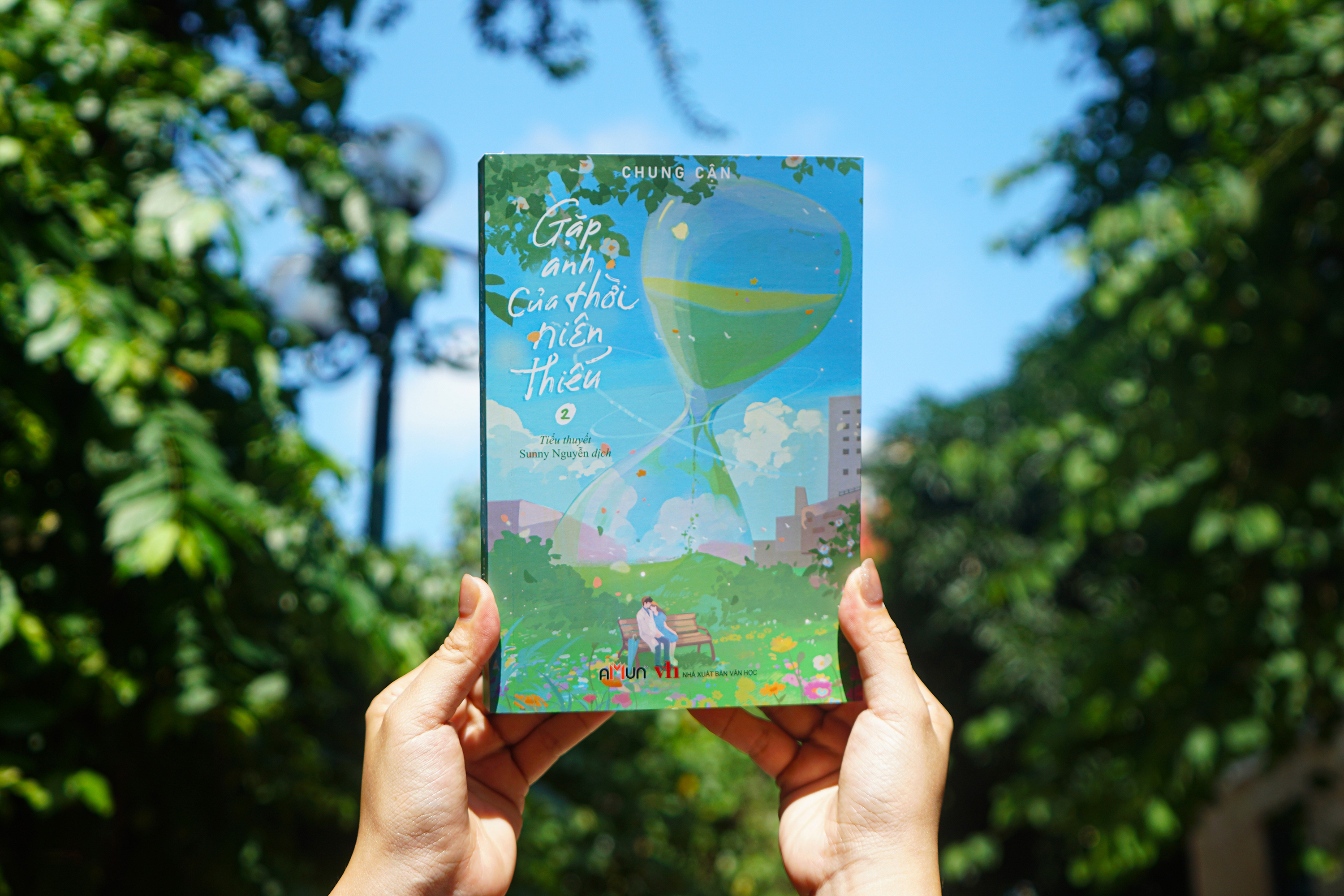 Bộ Sách Gặp Anh Của Thời Niên Thiếu - Tập 1 + Tập 2 (Bộ 2 Tập) - Bản Đặc Biệt - Tặng Kèm 2 Bookmark Bồi Cứng + 1 Postcard Chữ Ký In + 2 Postcard Nhân Vật + 1 Card PVC + 1 Standee Mica - Ảnh 19