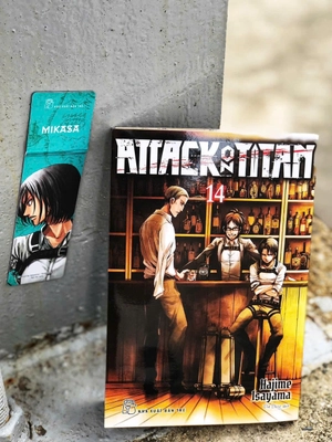 combo manga - attack on titan - tập 14 - bản thường + bản đặc biệt (bộ 2 cuốn) - tặng kèm 1 bookmark nam châm + 2 huy hiệu quân đồn trú và quân cảnh vệ - Ảnh 5