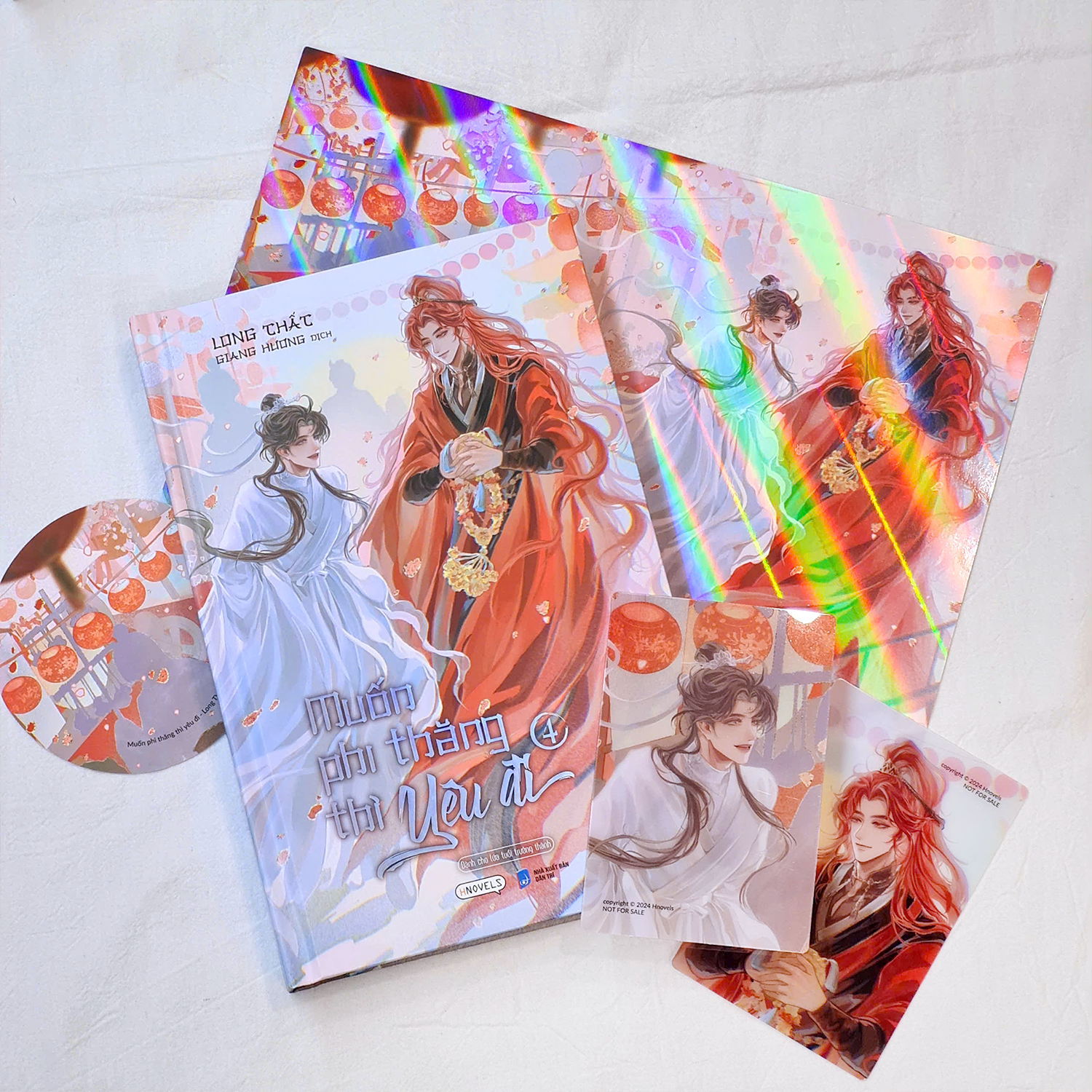 muốn phi thăng thì yêu đi - tập 4 - bản đặc biệt - bìa cứng - tặng kèm 1 bookmark tròn hai mặt + 2 card pvc + 1 mini poster holo + 1 standee chibi - Ảnh 6