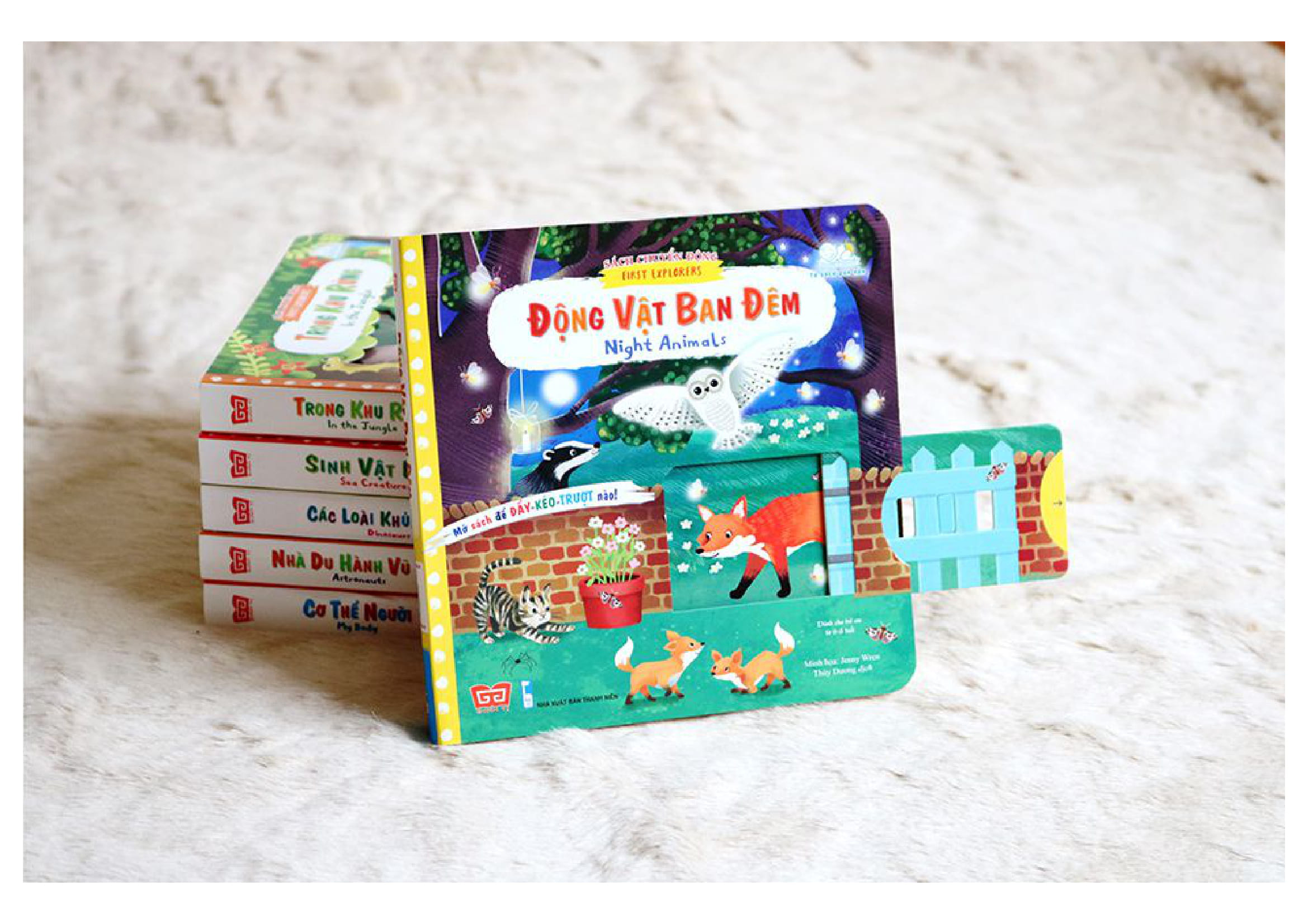 Sách Chuyển Động - First Explorers - Night Animals - Động Vật Ban Đêm
