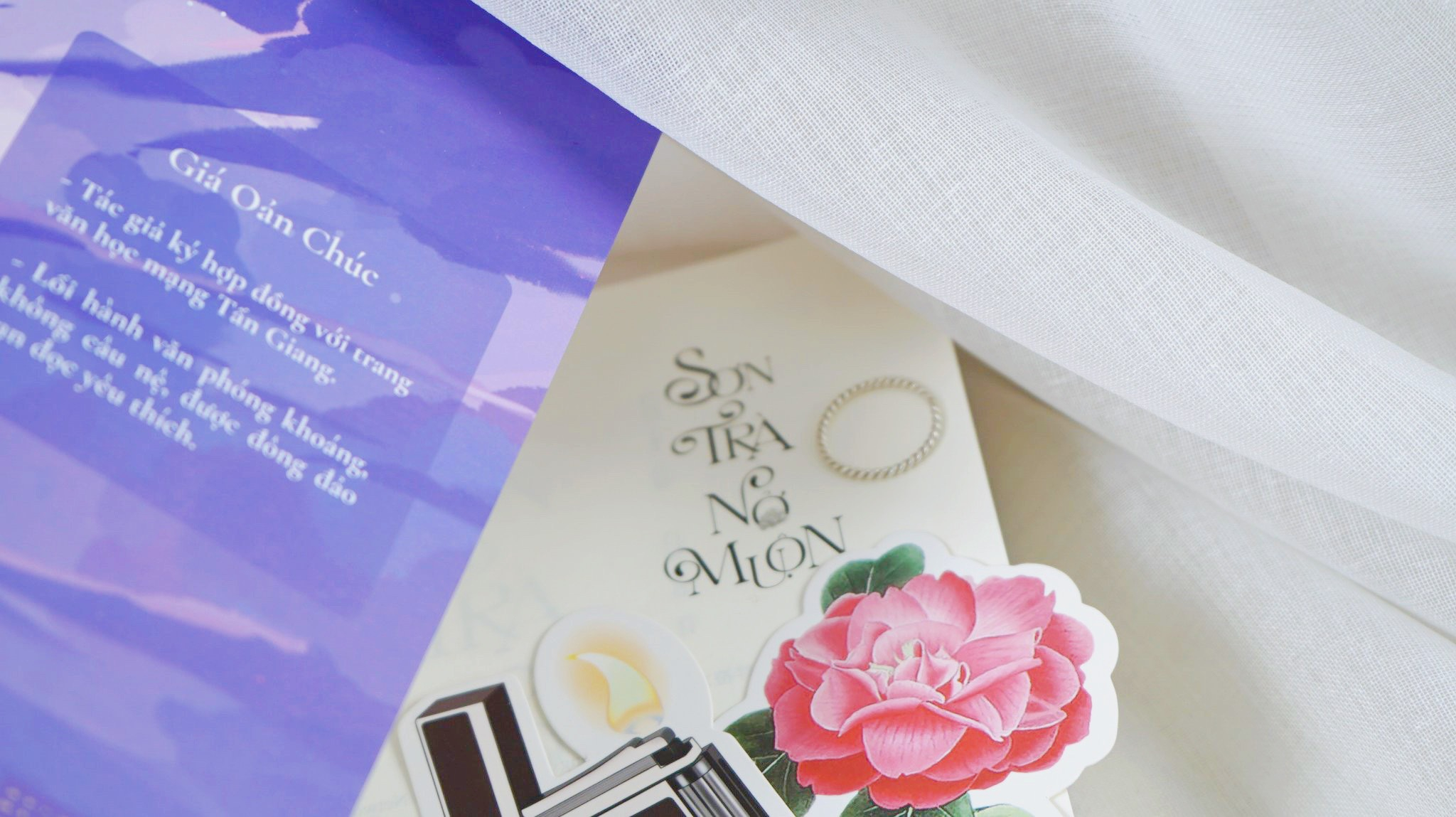 sơn trà nở muộn - tặng kèm 1 bookmark hoa sơn trà + 1 bookmark chiếc bật lửa + 1 postcard - Ảnh 8